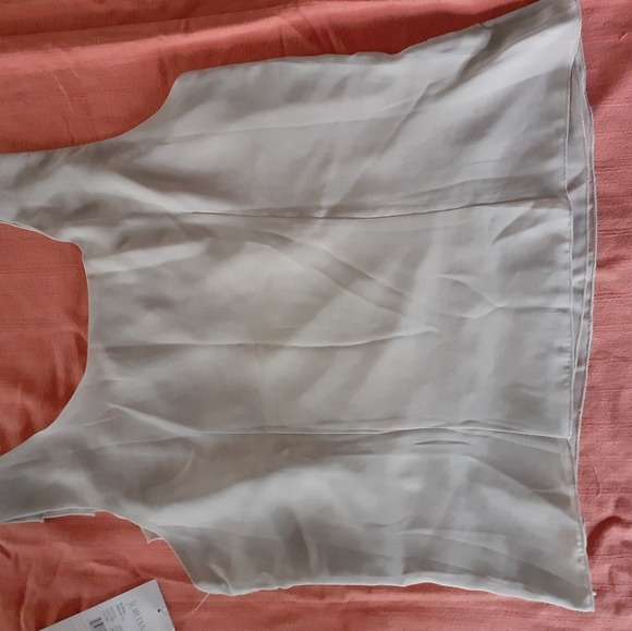 Sleeveless ruffled front top - Picture 2 of 5